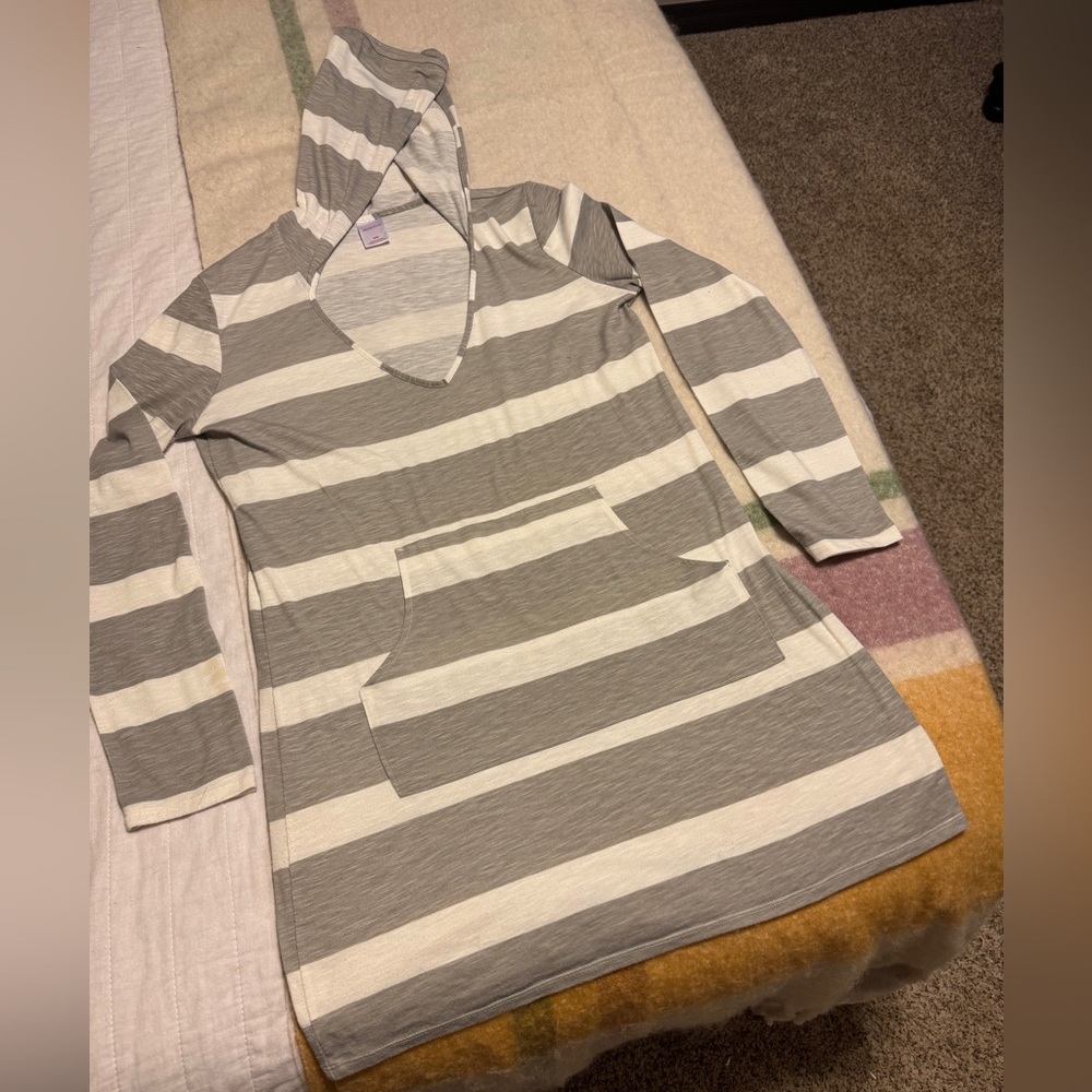 Merona gray white striped swimsuit coverup with hood women’s size medium pockets